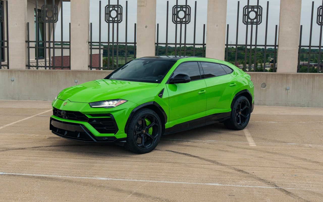Green Lamborghini Urus rental in Chicago, real photo of the actual car